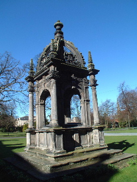 Alexander Seton's magnificent Well, Pinkie House 1597, Click to enlarge