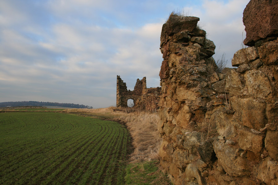 The frontal wall and flank-towers of Barnes Castle.
