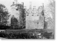 Huntly Castle in ruins, 19th century.